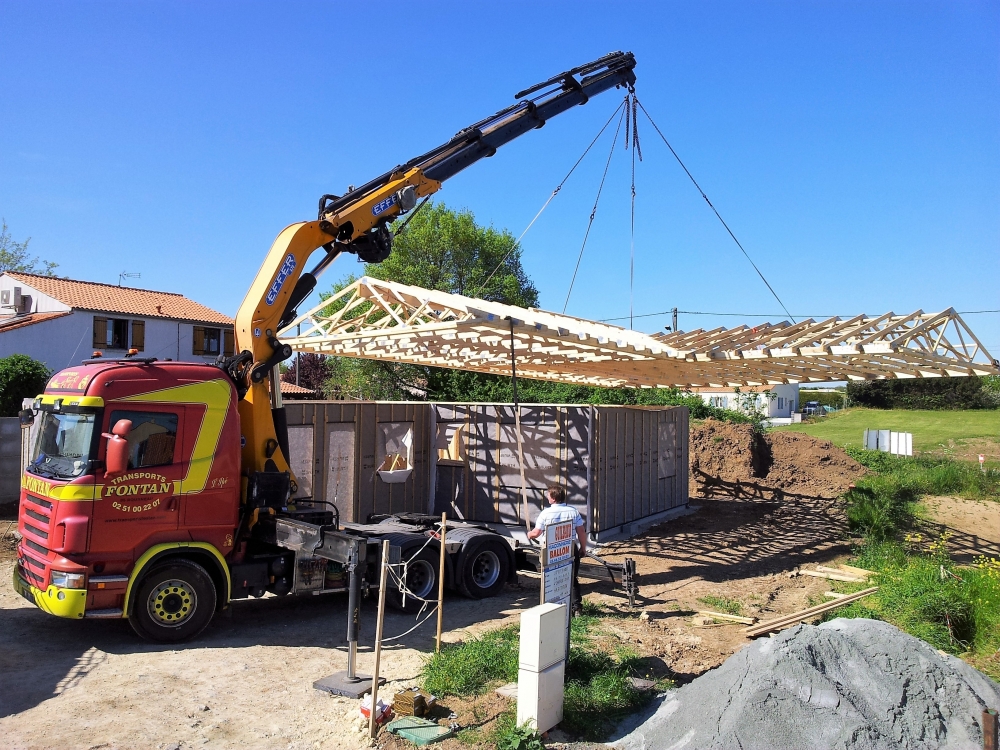 GRUE DE LEVAGE 47 TONNES METRE - Transports FONTAN  SAS